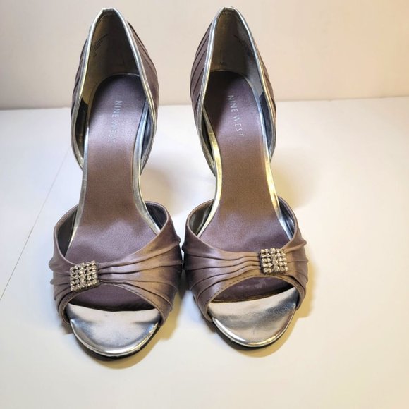 NINE WEST  SILVER Heels  SIZE 8 Satin  Stiletto - Picture 8 of 11